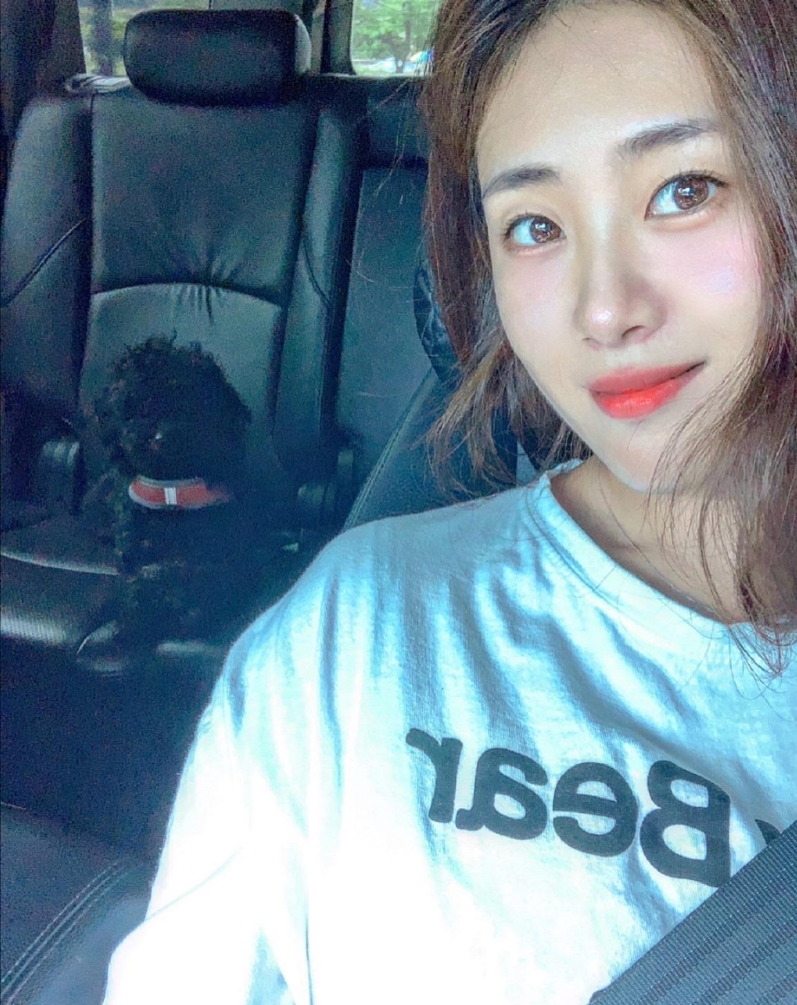 송정아 호스트