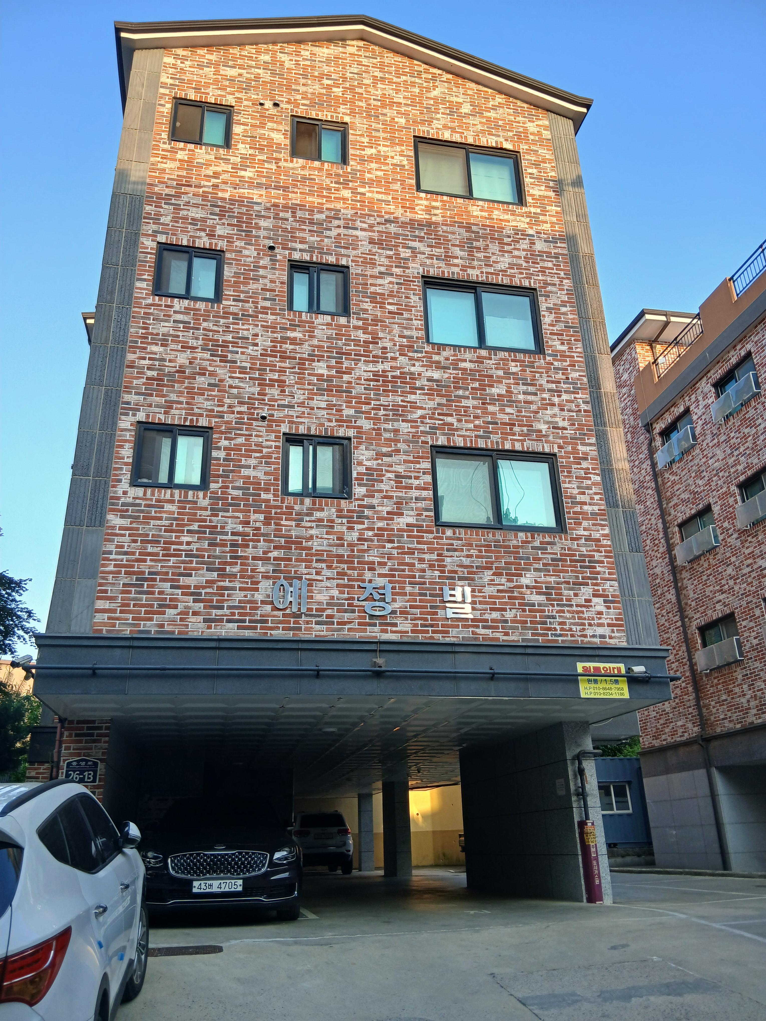 윤정현 호스트