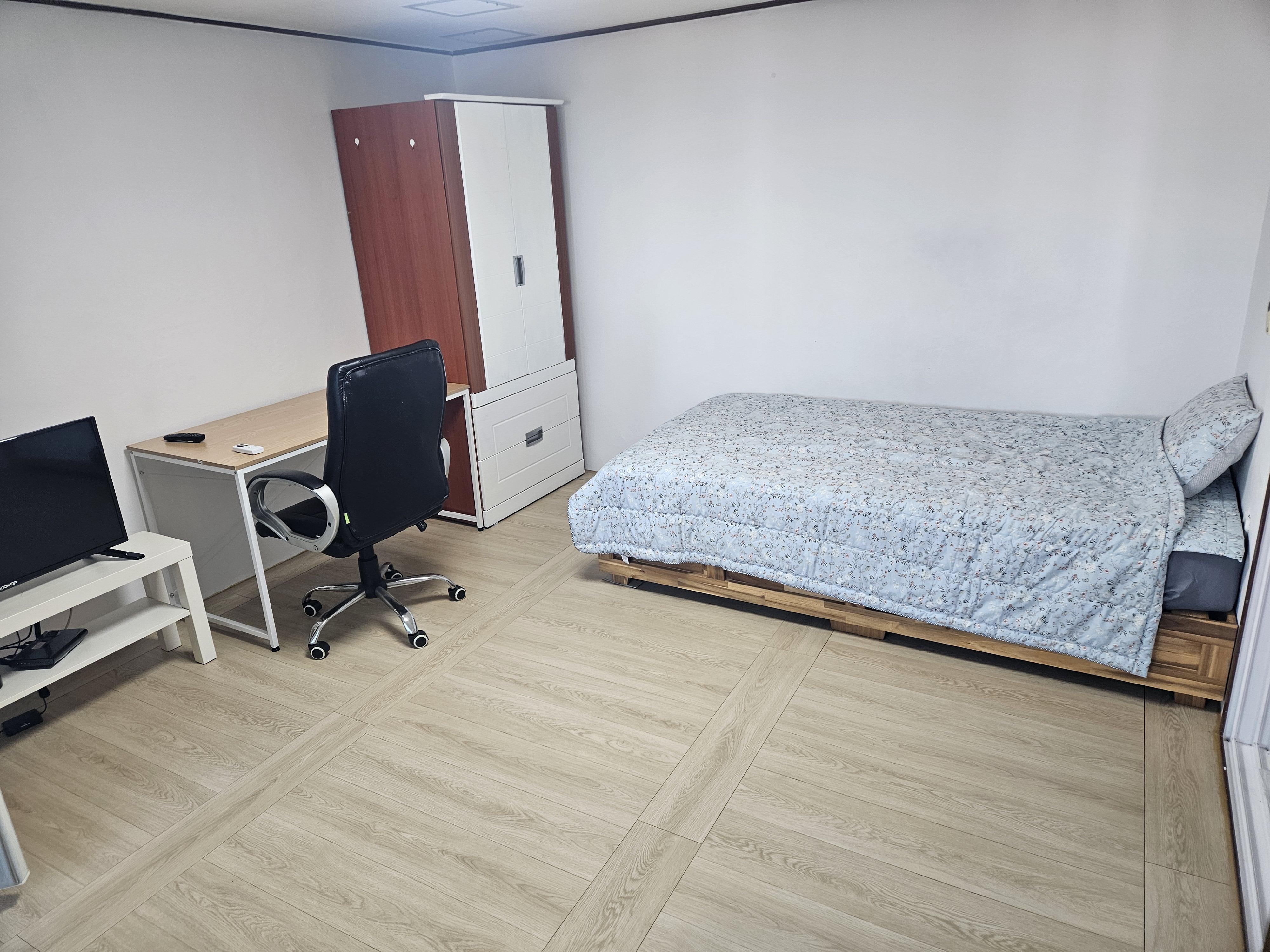 영등동 단기임대 꿀잠 원목고급침대